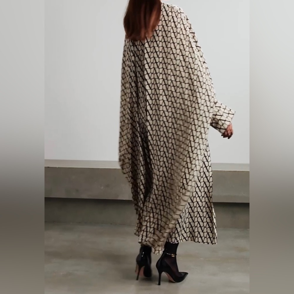 Valentino Iconographe maxi shirt dress with cape NWT - Picture 2 of 12